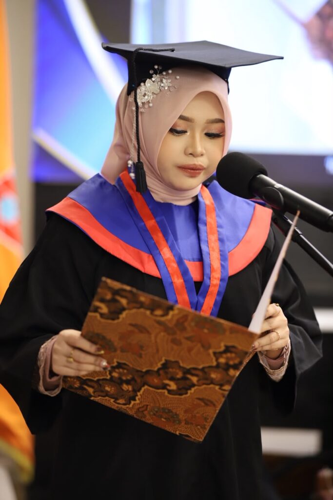 Zahratul Muna Sampaikan Harapan Wisudawan Politeknik Batulicin: Toga dan Ijazah Sudah di Tangan, Tinggal Loker yang Kami Tunggu 1 Wisuda