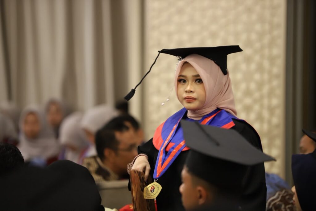 Zahratul Muna Sampaikan Harapan Wisudawan Politeknik Batulicin: Toga dan Ijazah Sudah di Tangan, Tinggal Loker yang Kami Tunggu 2