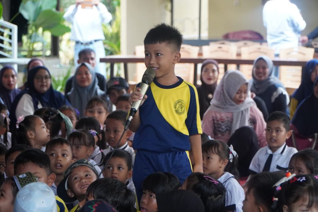 Kades Angsana Apresiasi PT BIB dan PT CK, Dongeng Jadi Sarana Edukasi Anak di Momentum Sumpah Pemuda